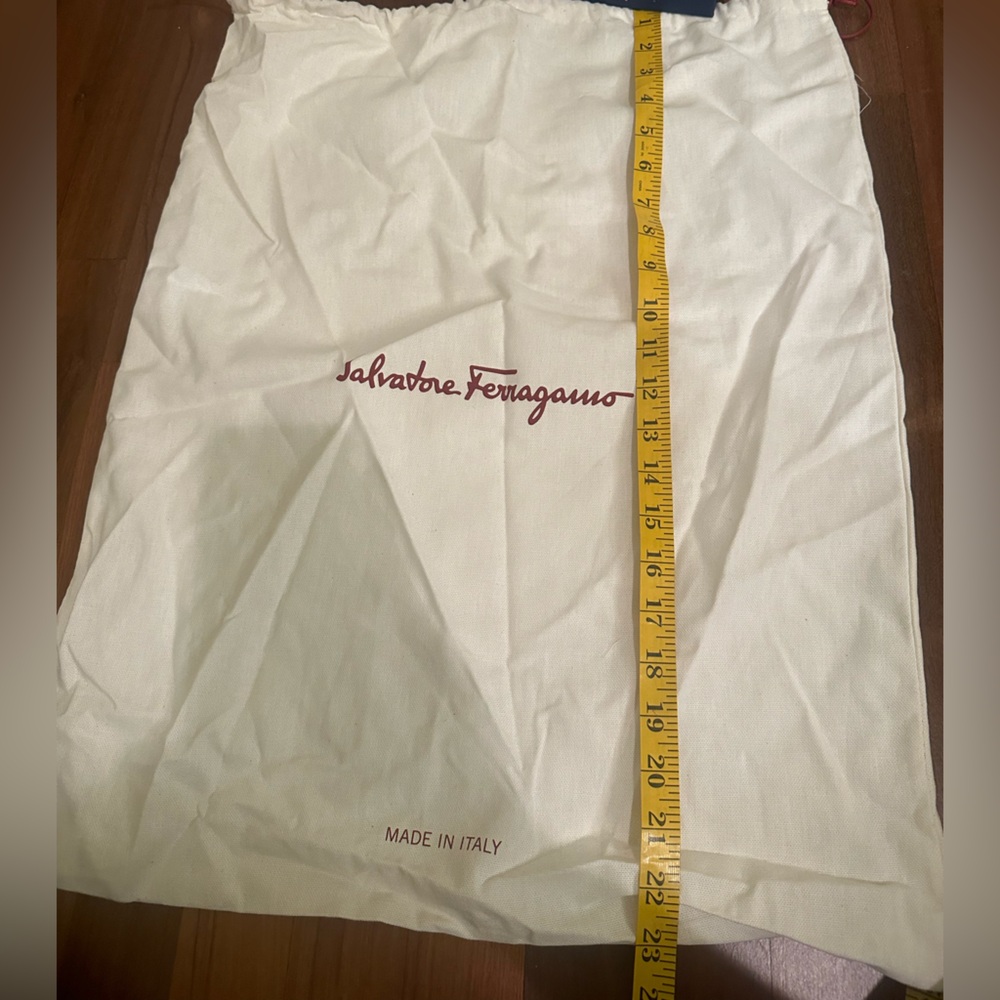 💯 Authentic Ferragamo Canvas bag (XL)